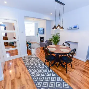  Holiday home Sunnyside Up - Ormeau Townhouse