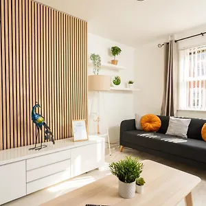  Holiday home Super Modern 2bd Central